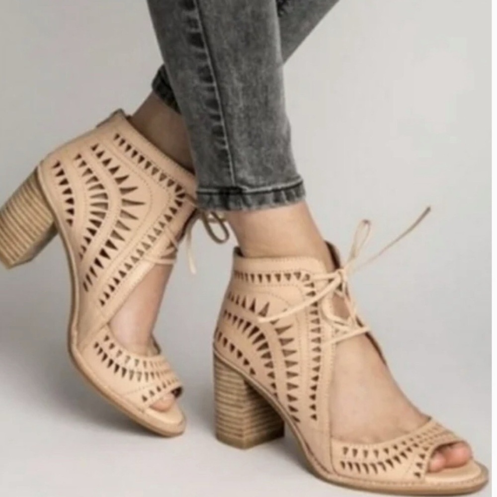 Jeffrey Campbell Cordillo 2 Ankle Booties Size 8 Laser Cut Block Heel‎ Peep Toe